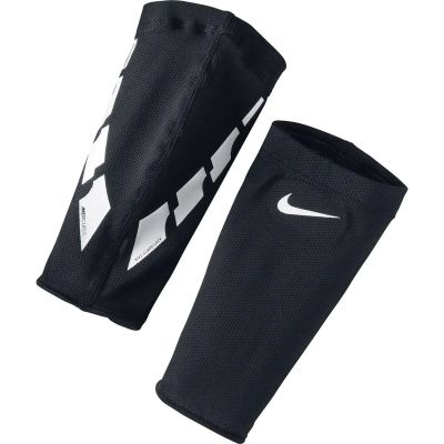 Nike Guard Lock Elite Football Sleeve in schwarz