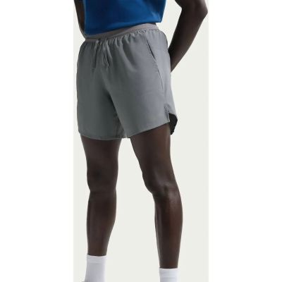 Herren Shorts Stride in grau